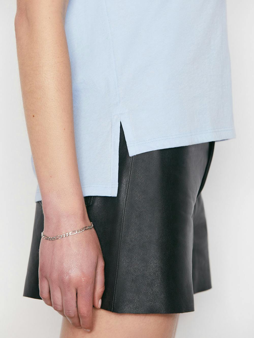 tee detail view alt:fit2